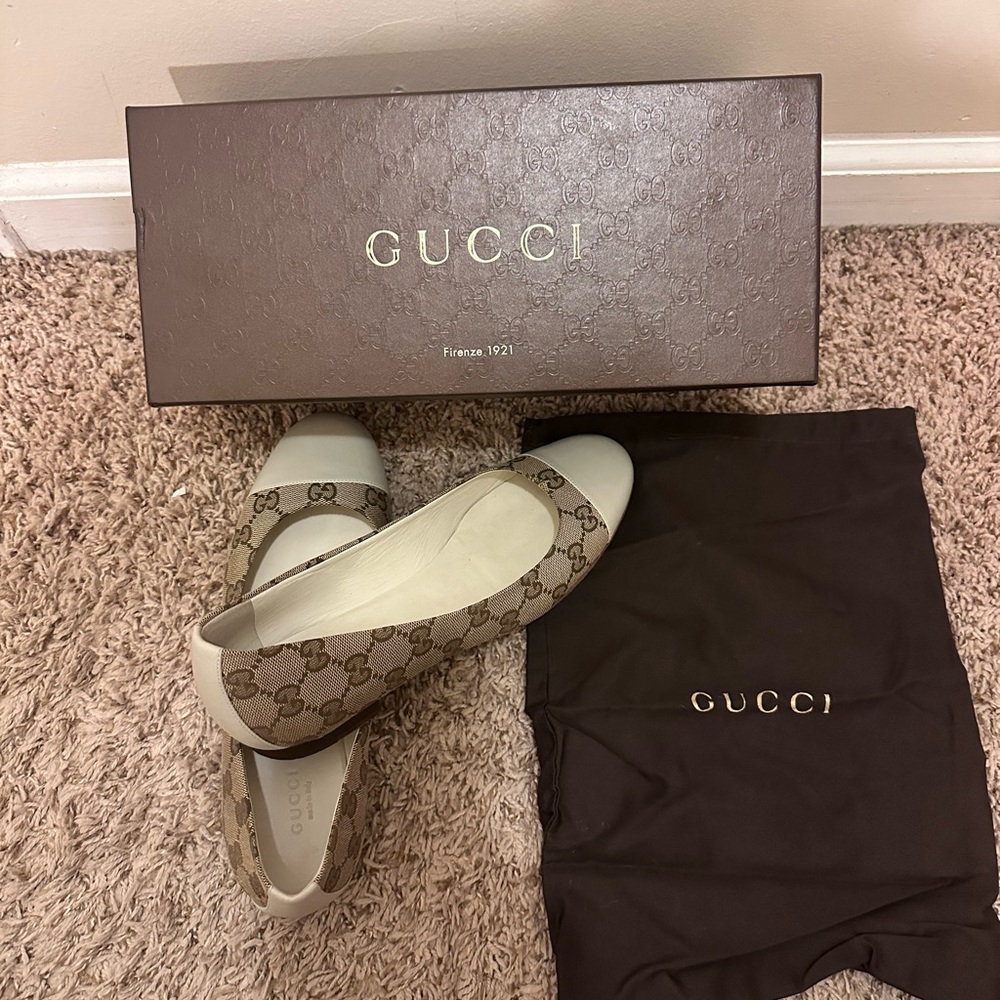 Gucci Women's Brown and Cream Loafers